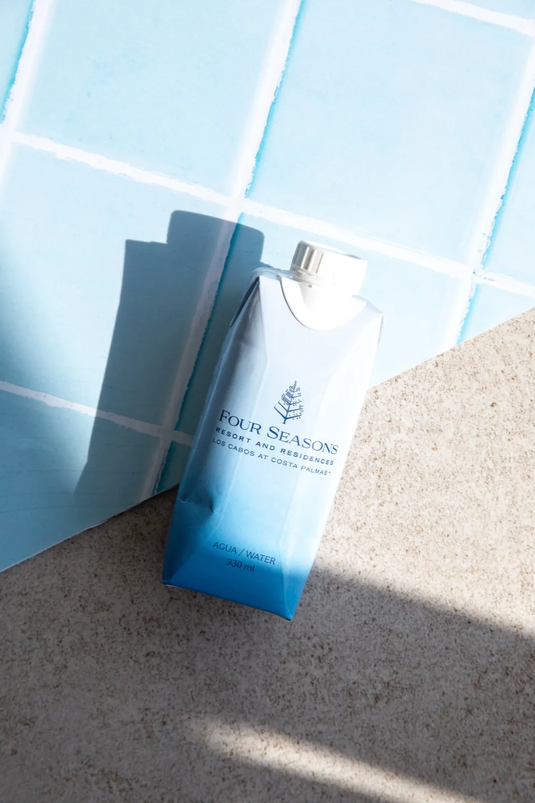 Envase de Water Matters impreso para Four Seasons · Los Cabos