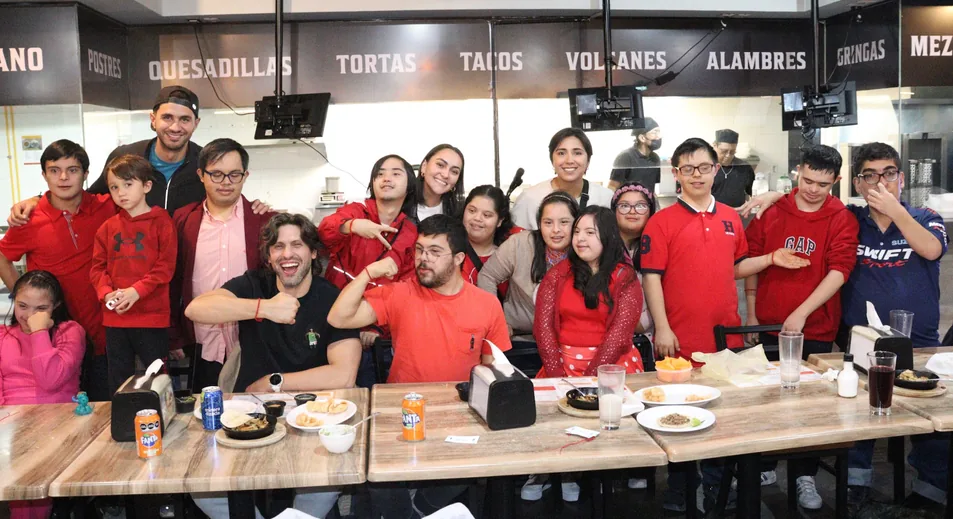 Convivio del día del amor y la amistad con los jóvenes de Intégrame Down