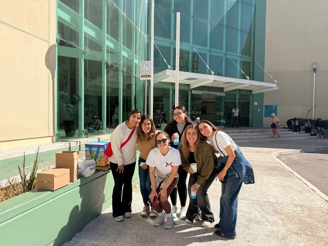 El equipo de Water Matters en el Hospital del Niño y la Mujer